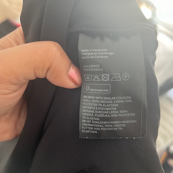 #83 🌺 5/$30 🌺 H&M stretchy ruched black skirt - Picture 8 of 8